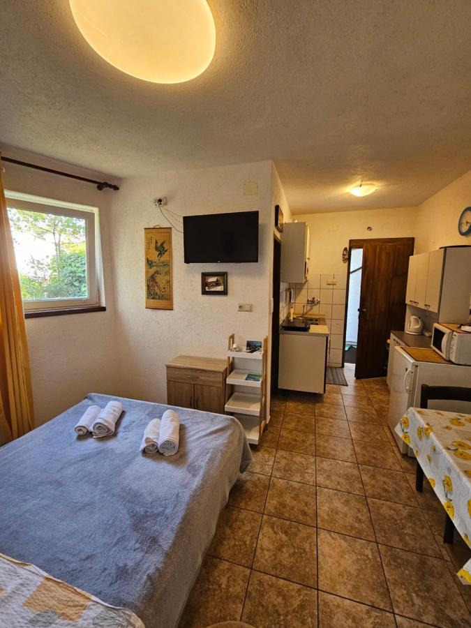 Apartments Ivan Малинска Экстерьер фото